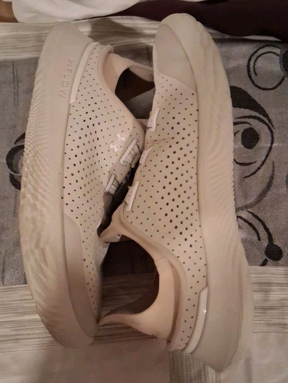 Under Armour SlipSpeed Shoes Men's 7.5 /Women's 9 Khaki Sandstorm - Barely Worn